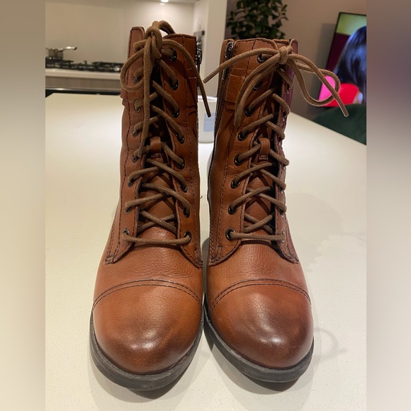 Clark lace up boots - Picture 2 of 3